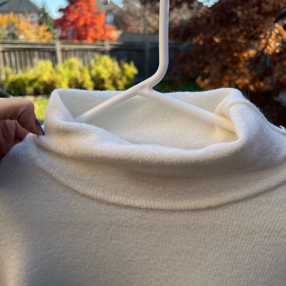 MICHAEL KORS Turtle neck Sweater women’s size Medium - Picture 10 of 12